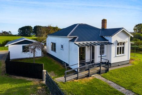 Photo of property in 134 Manawapou Road, Hawera, 4610