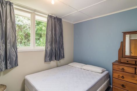 Photo of property in 82 Newlands Road, Newlands, Wellington, 6037