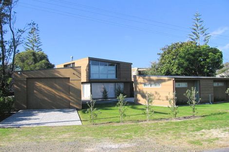 Photo of property in 25 Riverview Road, Cooks Beach, Whitianga, 3591