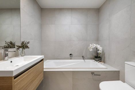 Photo of property in 32 Te Aniwaniwa Terrace, Albany, 0632