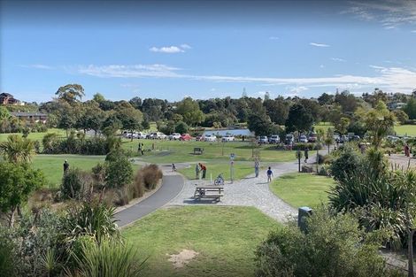 Photo of property in 28 Puawai Place, Northcote, Auckland, 0627