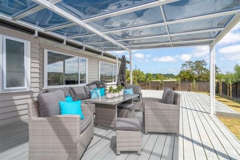 Photo of property in 12 Walter Ruddock Avenue, Kumeu, 0810