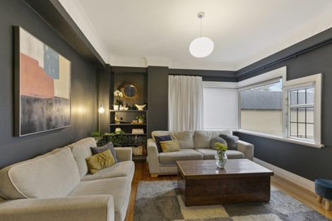 Photo of property in Sunhaven Flats, 262 Oriental Parade, Oriental Bay, Wellington, 6011