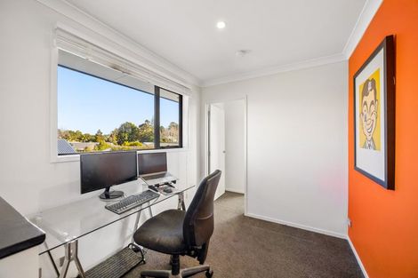 Photo of property in 14 Kahika Grove, Huapai, Kumeu, 0810