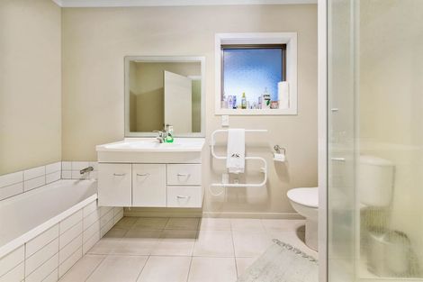 Photo of property in 11/64 Kawaha Point Road, Kawaha Point, Rotorua, 3010