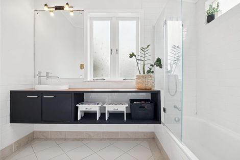 Photo of property in 2/93 Harris Street, Pukekohe, 2120