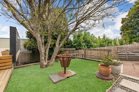 Photo of property in 2/10 Jarrah Place, Massey, Auckland, 0614