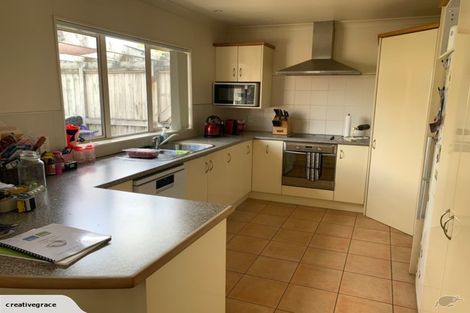 Photo of property in 17 Norman Close, The Gardens, Auckland, 2105