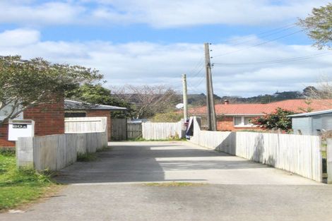 Photo of property in 60a Sutton Crescent, Papakura, 2110