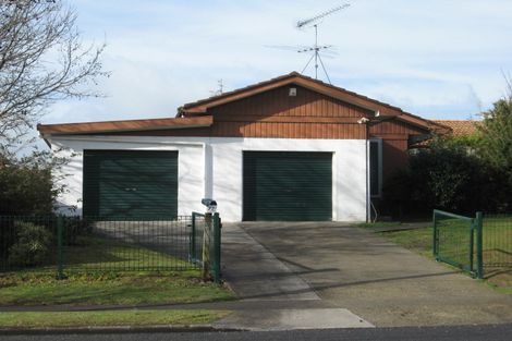 Photo of property in 72 Ray Small Drive, Pahurehure, Papakura, 2113