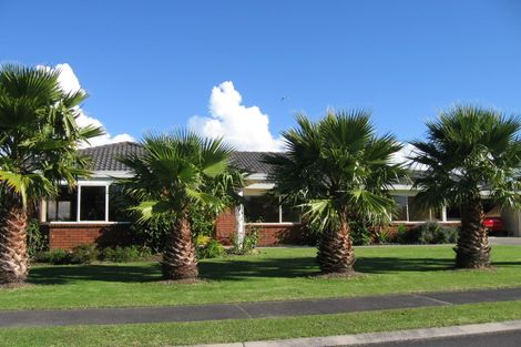 Photo of property in 42 Settlers Grove, Orewa, 0931