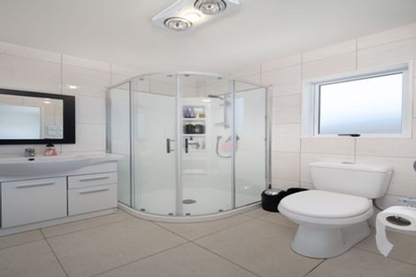 Photo of property in 16 John Broad Place, Flat Bush, Auckland, 2019