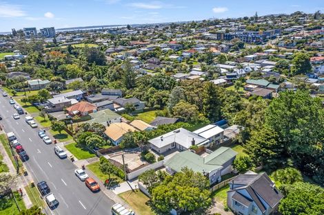 Photo of property in 90 Glendale Road, Glen Eden, Auckland, 0602