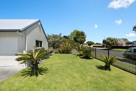 Photo of property in 12 Dover Road, St Andrews, Hamilton, 3200