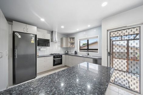Photo of property in 3 Mckean Avenue, Manurewa, Auckland, 2102