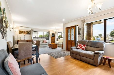 Photo of property in 8a Weiti Road, Orewa, 0931