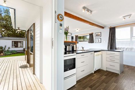 Photo of property in 31 Hereford Street, Te Atatu Peninsula, Auckland, 0610