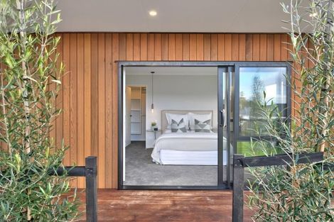 Photo of property in 38 Vinistra Road, Kumeu, 0810