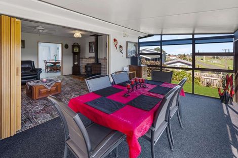 Photo of property in 18 Swinbourne Street, Waverley, 4510