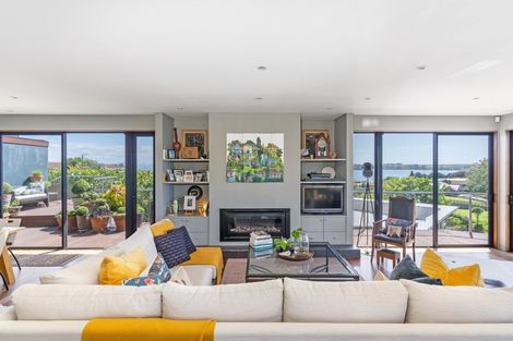 Photo of property in 67 Harbour View Road, Omokoroa, 3114