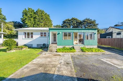 Photo of property in 23 Pinehaven Road, Pinehaven, Upper Hutt, 5019