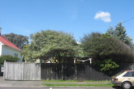 Photo of property in 43 Hine Street, New Plymouth, 4310