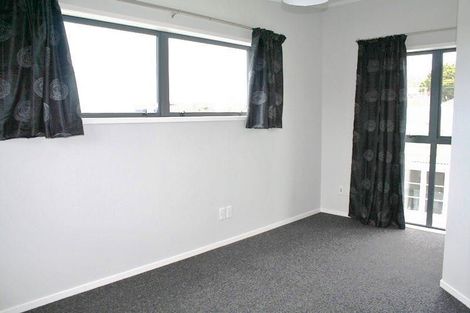 Photo of property in 16a Woodall Place, Totara Vale, Auckland, 0627