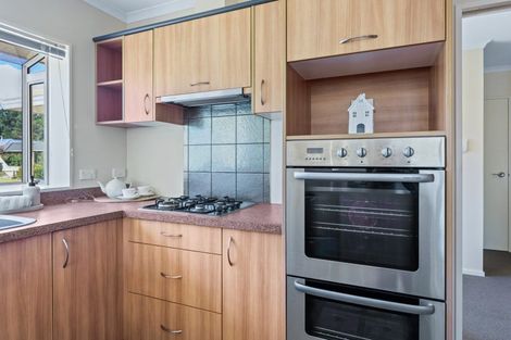 Photo of property in 5 Ashleigh Way, Waikanae Beach, Waikanae, 5036