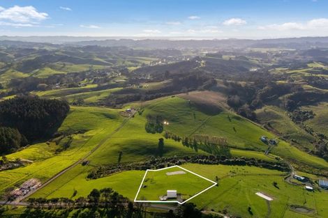 Photo of property in 86 Valley Road, Waitoki, 0871