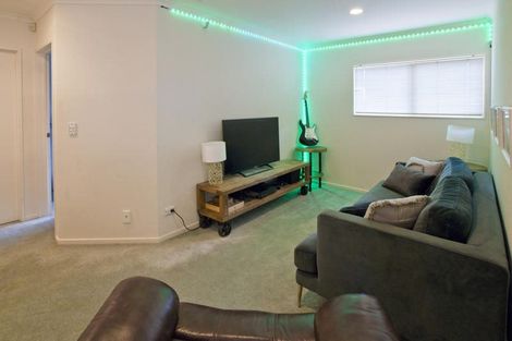 Photo of property in 2/13a Sandspit Road, Cockle Bay, Auckland, 2014