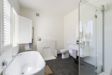 Photo of property in 36 Oroua Street, Eastbourne, Lower Hutt, 5013