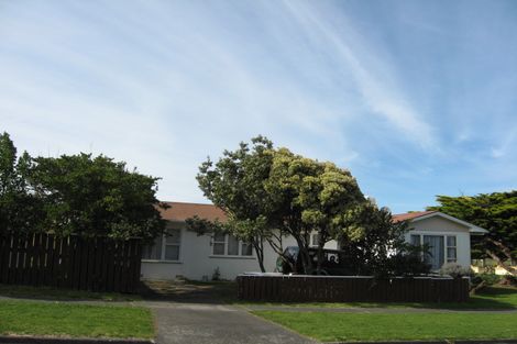 Photo of property in 2 Tainui Street, Castlecliff, Whanganui, 4501