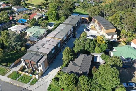 Photo of property in 10/9 Schnapper Rock Road, Greenhithe, Auckland, 0632