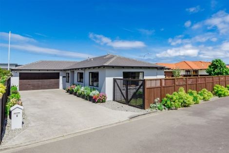 Photo of property in 3 Central Park, Paraparaumu Beach, Paraparaumu, 5032