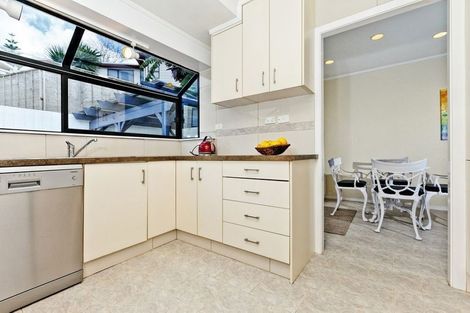 Photo of property in 1/56 Oaktree Avenue, Browns Bay, Auckland, 0630