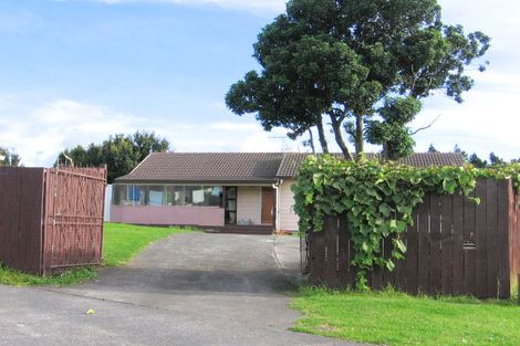 Photo of property in 12 Kirklow Place, Goodwood Heights, Auckland, 2105