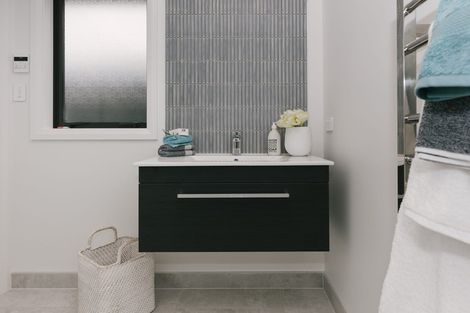 Photo of property in 32 Atlantic Drive, Fitzherbert, Palmerston North, 4410