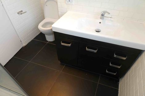 Photo of property in 35 Zita Maria Drive, Massey, Auckland, 0614