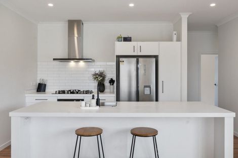 Photo of property in 18 Atlantic Drive, Fitzherbert, Palmerston North, 4410