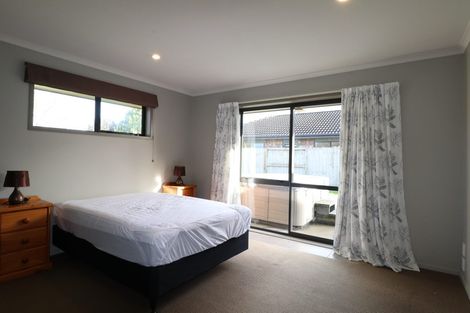 Photo of property in 6 Whitford Place, Rototuna North, Hamilton, 3210