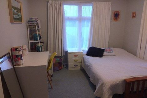 Photo of property in 28 Porterfield Street, Macandrew Bay, Dunedin, 9014