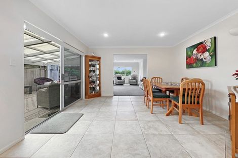 Photo of property in 8a Hauraki Crescent, Pinehill, Auckland, 0632