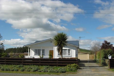 Photo of property in 12 Saint Clair Street, Takapau, 4203