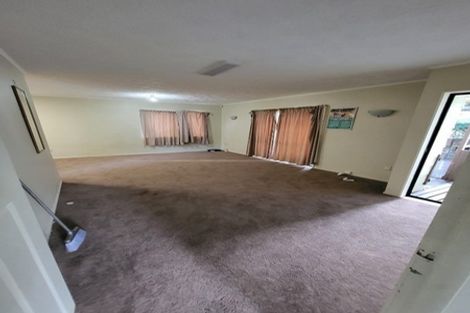 Photo of property in 1/40 Hollyford Drive, Clover Park, Auckland, 2105