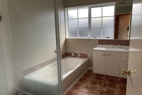 Photo of property in 16 Rosebank Avenue, Kelvin Grove, Palmerston North, 4414