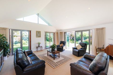 Photo of property in 16 Royal Oak Drive, Kelvin Grove, Palmerston North, 4414