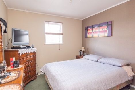 Photo of property in 15 Egmont Place, Westbrook, Palmerston North, 4412