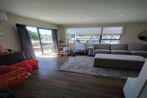 Photo of property in 42 Hassan Drive, Massey, Auckland, 0614