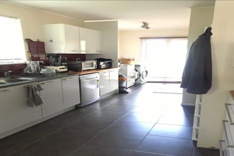 Photo of property in 8 Thuja Street, Green Bay, Auckland, 0604