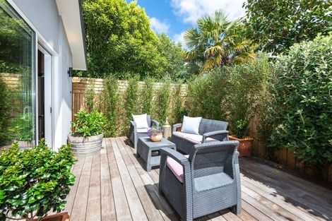 Photo of property in 2/10 Ladbrokes Place, Fendalton, Christchurch, 8052